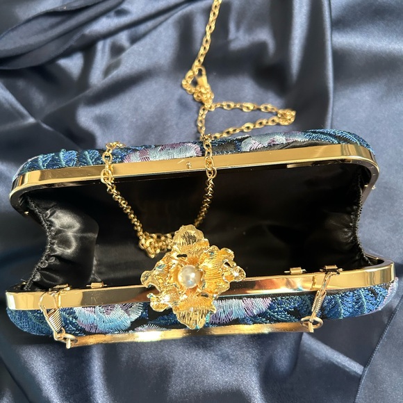 Beautiful Cocktail Purse. - Picture 4 of 6